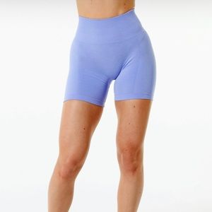 Alphalete Amplify 4.5 short